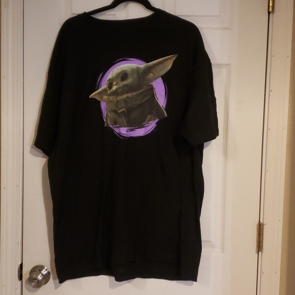 Black baby yoda graphic tee NWT